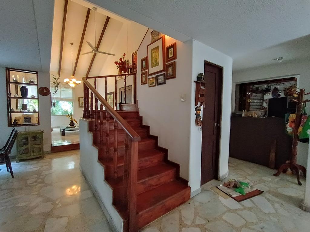 VENDO CASA EN BOSQUE DEL LIMONAR-CALI