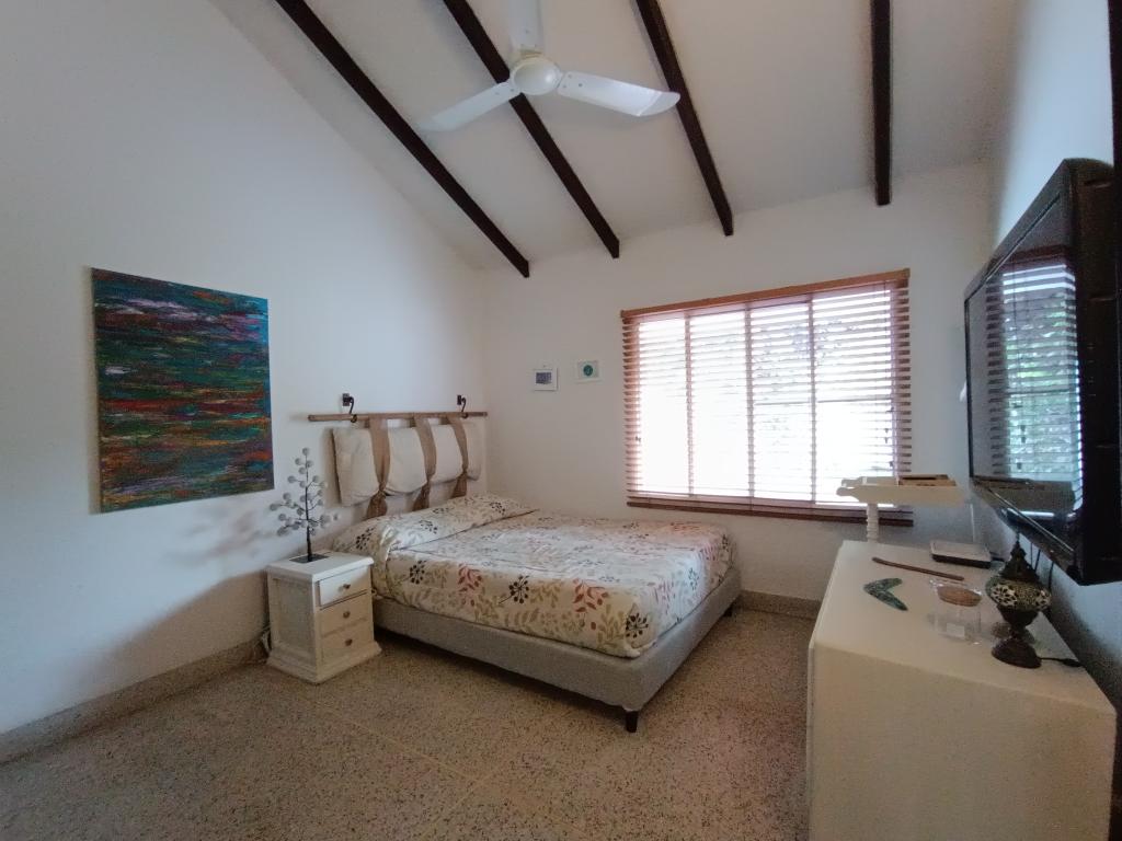 VENDO CASA EN BOSQUE DEL LIMONAR-CALI