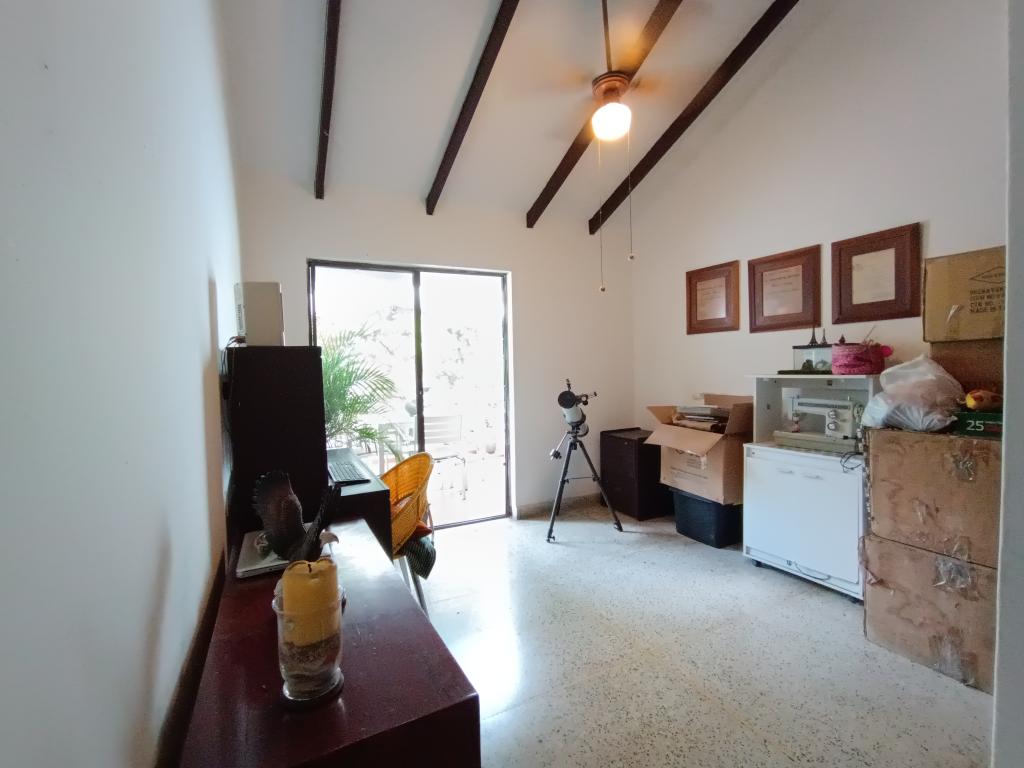 VENDO CASA EN BOSQUE DEL LIMONAR-CALI
