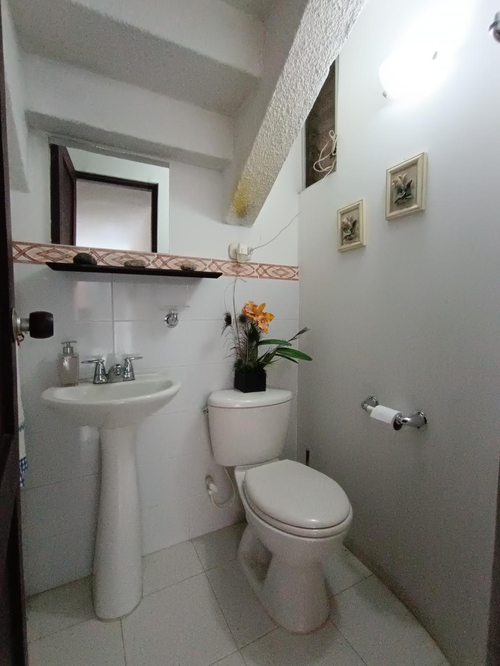 VENDO CASA EN BOSQUE DEL LIMONAR-CALI