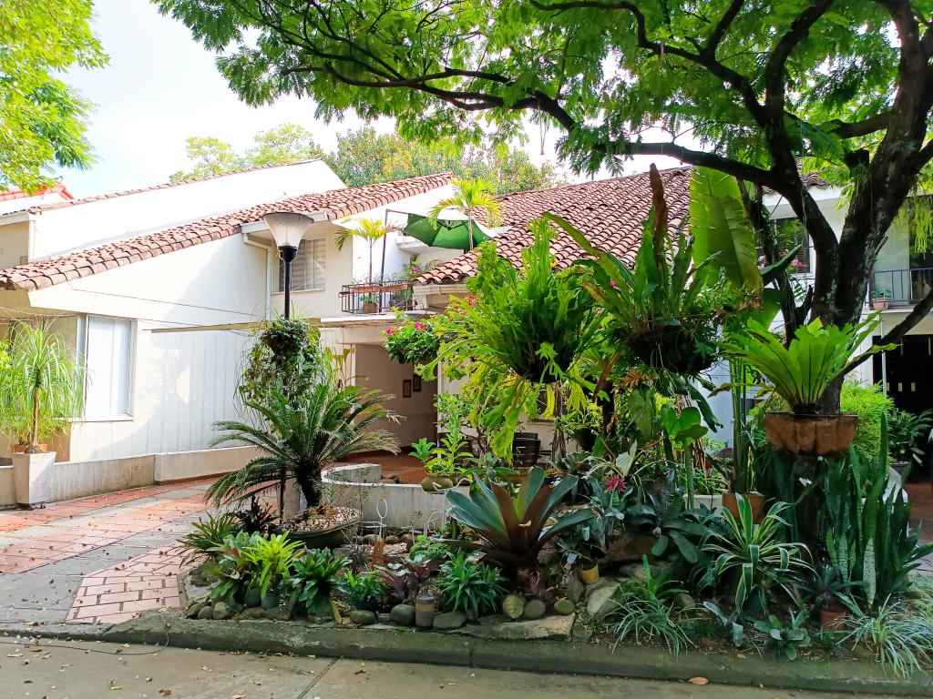 VENDO CASA EN BOSQUE DEL LIMONAR-CALI