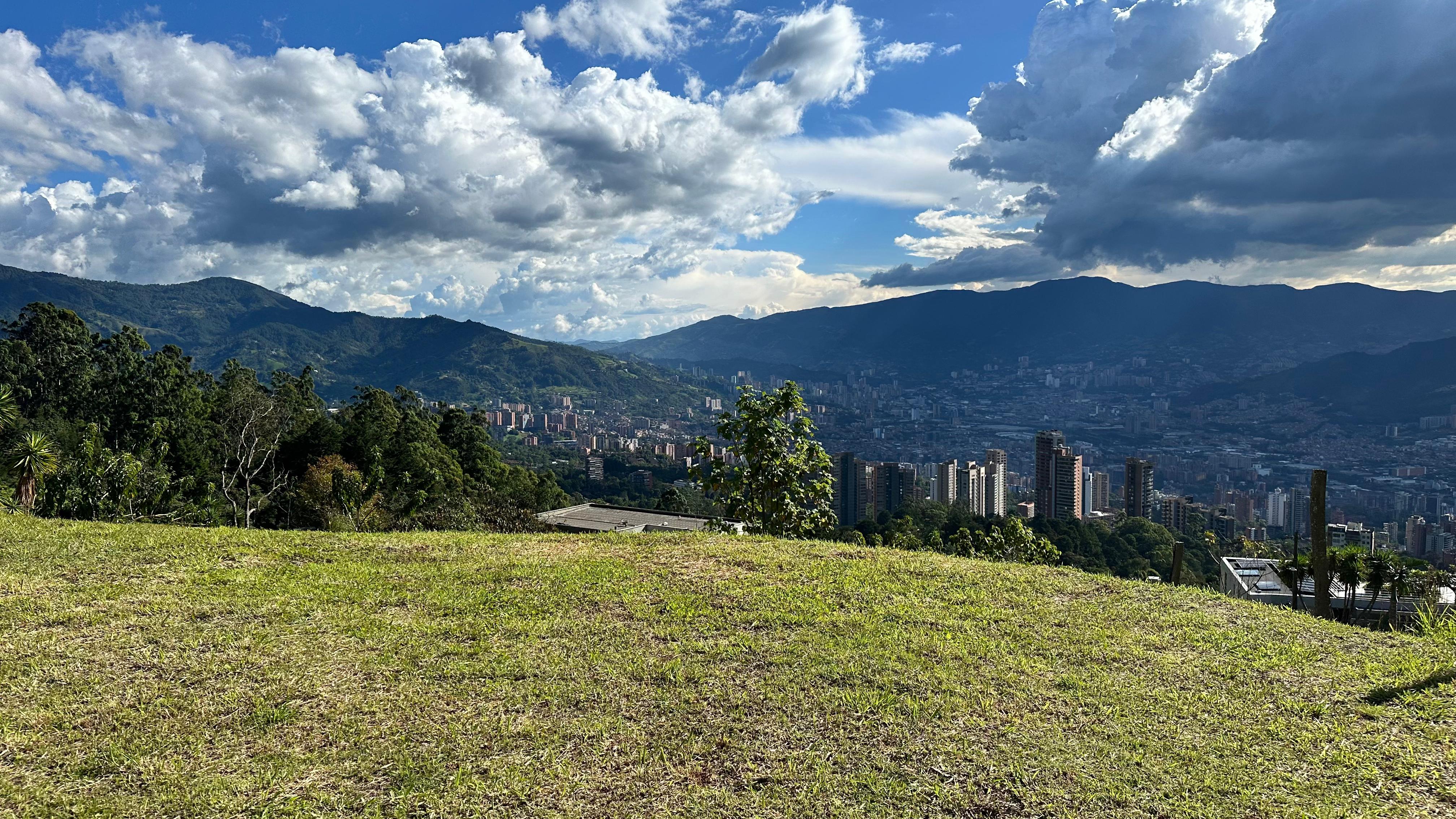 Venta lote con vista Los Balsos Palmas Medellin 