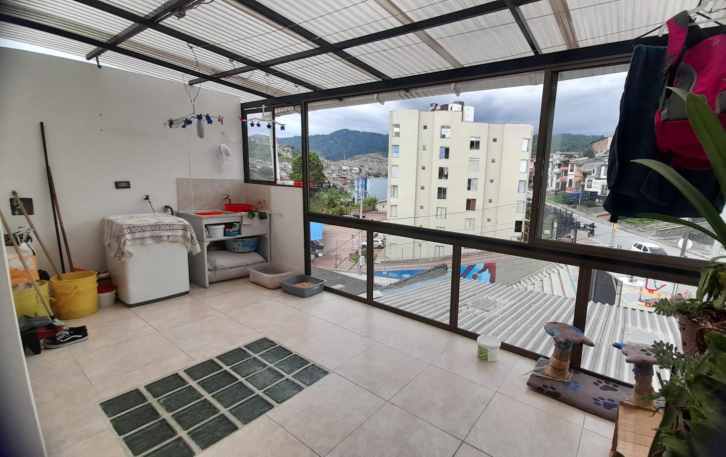 Venta Casa 3 Viviendas  con Negocio Sector San Jorge Manizales