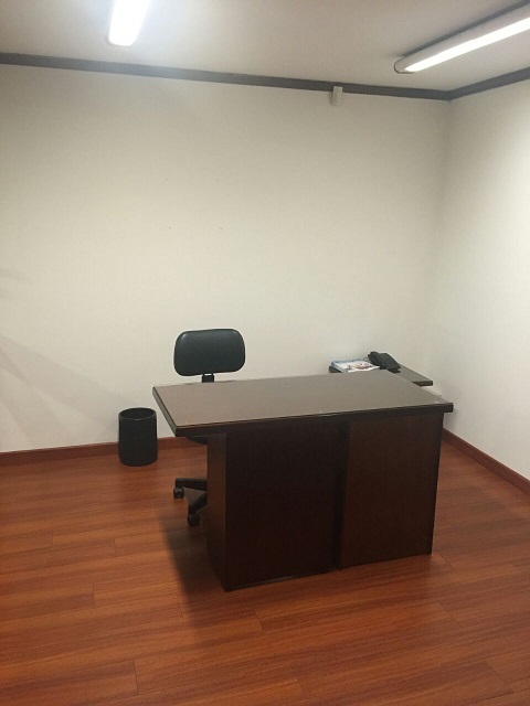 VENDO OFICINA EN SECTOR FINANCIERO DE LA 77