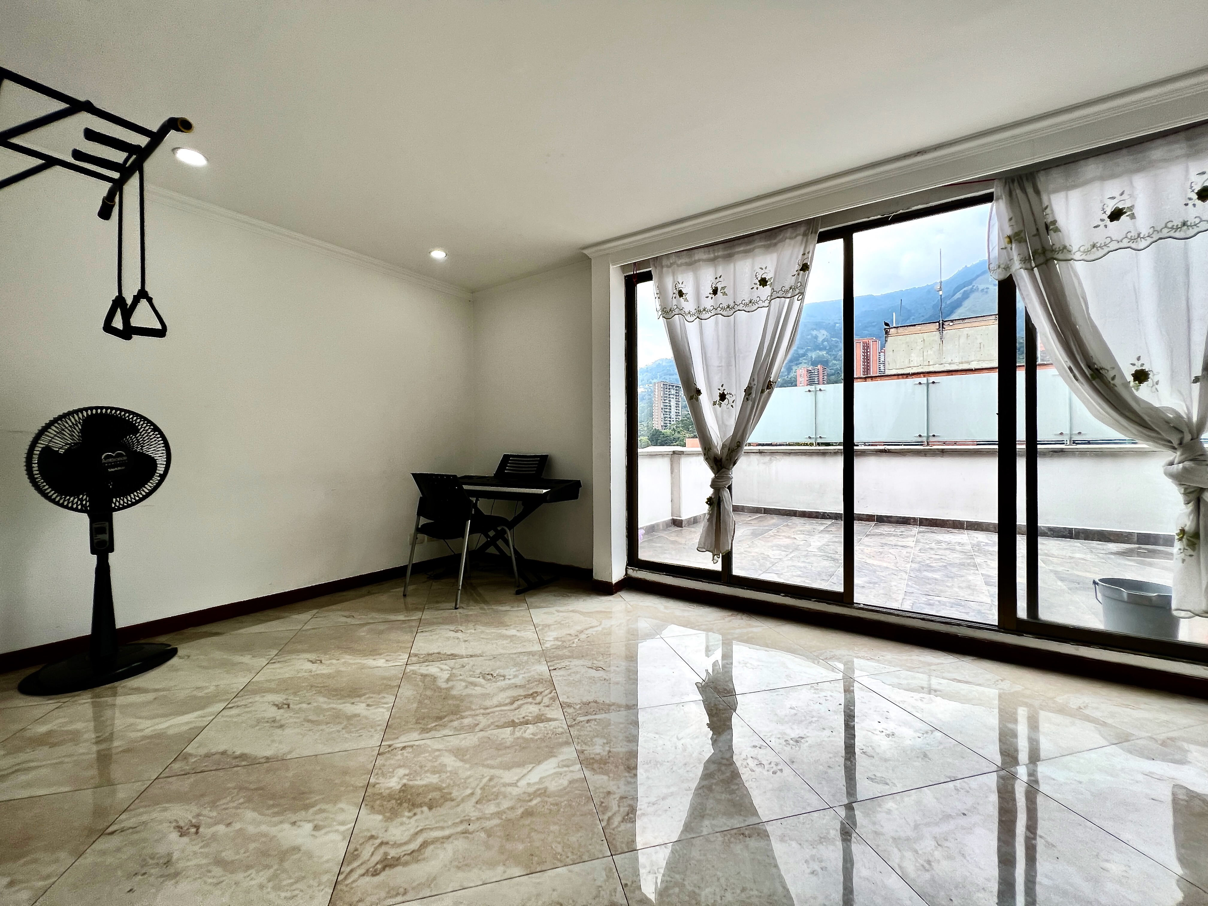 Penthouse el Poblado sector el Tesoro las Santas hermosa vista