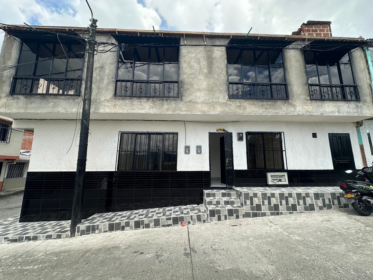 CASA ESQUINERA EN RENTA DOSQUEBRADAS - VIOLETAS