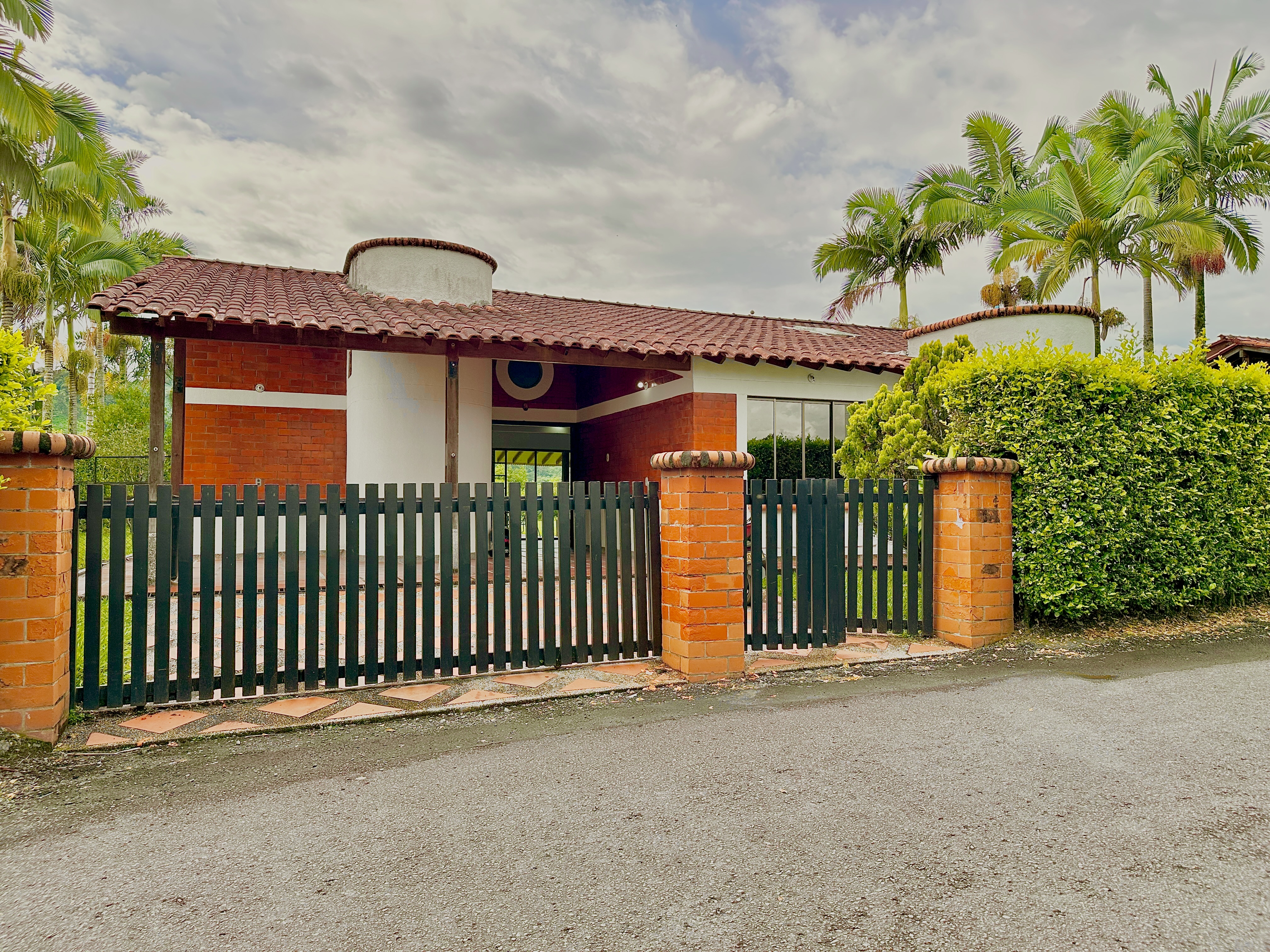 CASA CAMPESTRE EN RENTA CONDMINIO CAMPIÑAS DE COMBIA