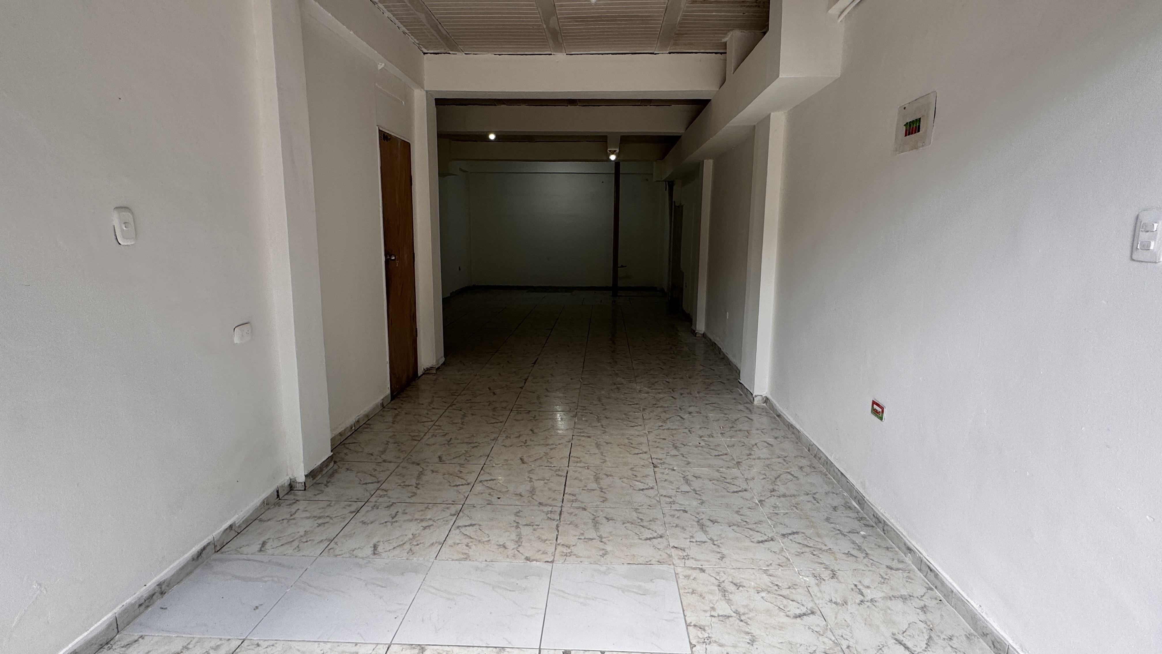 Imagen de LOCAL EN RENTA SECTOR SEMAFOROS 2500 LOTES CUBA