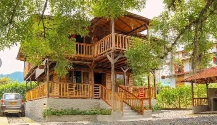 EN VENTA CHALET AMOBLADO SECTOR LA FLORIDA (IN-380)