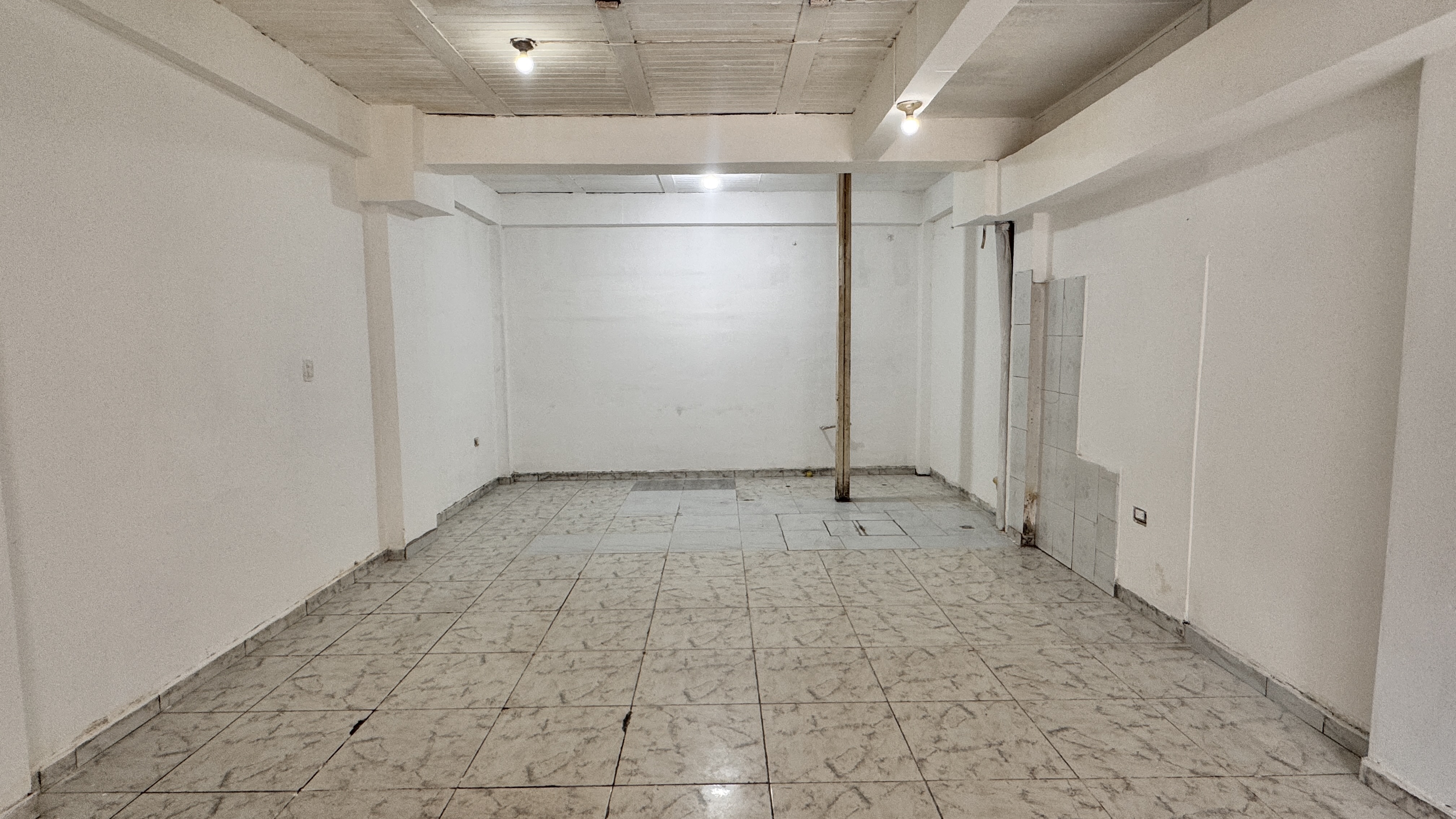 Imagen de LOCAL EN RENTA SECTOR SEMAFOROS 2500 LOTES CUBA