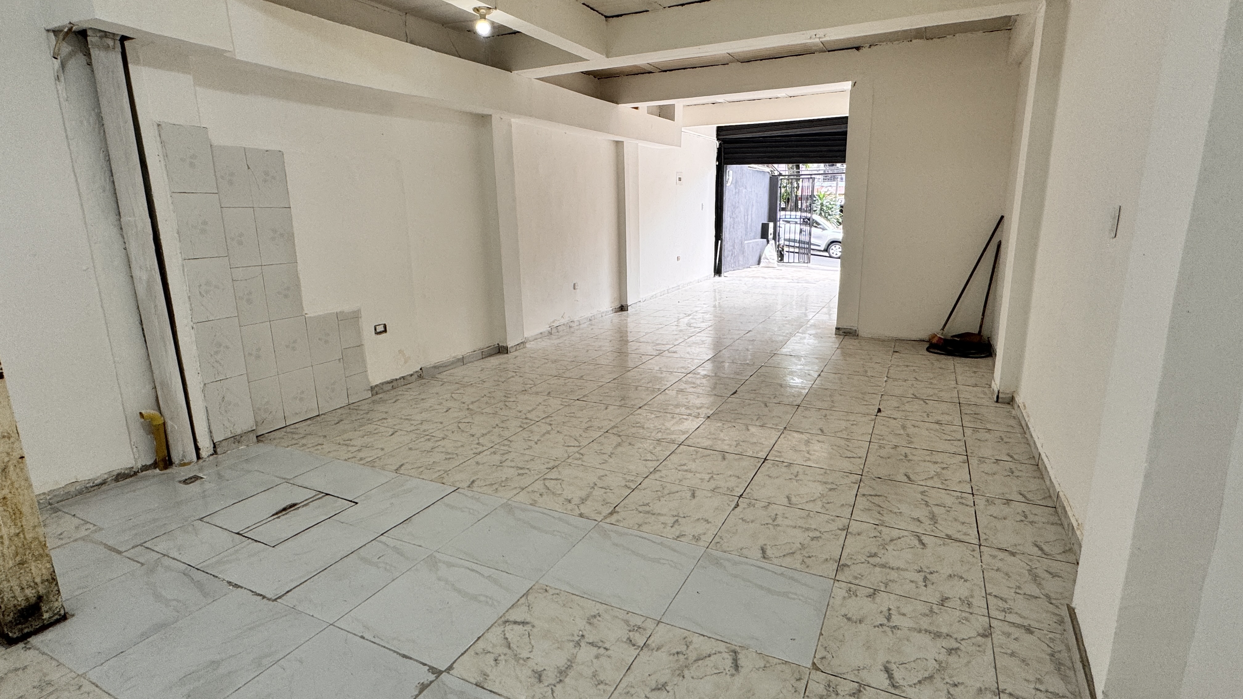 Imagen de LOCAL EN RENTA SECTOR SEMAFOROS 2500 LOTES CUBA
