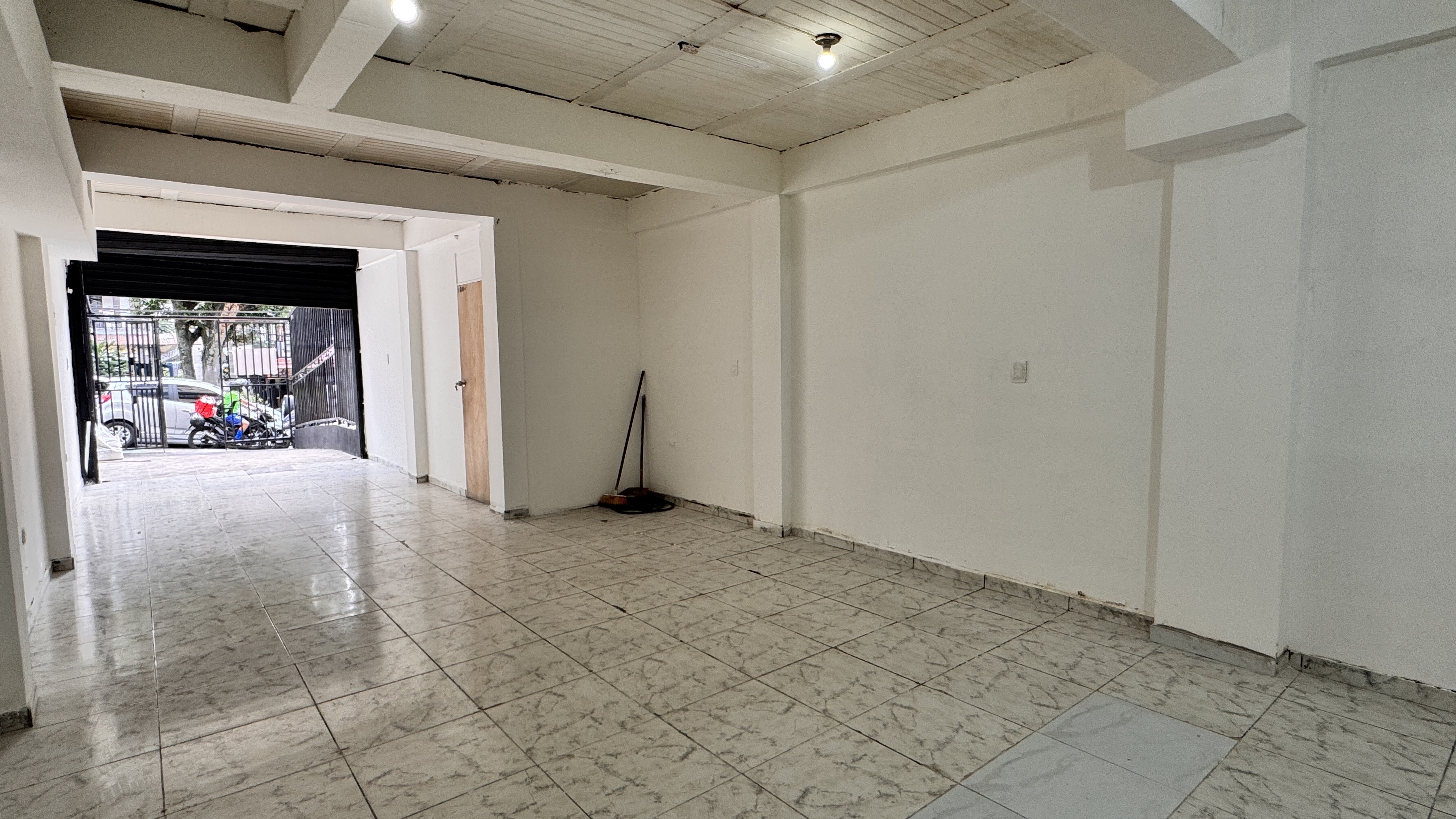 Imagen de LOCAL EN RENTA SECTOR SEMAFOROS 2500 LOTES CUBA