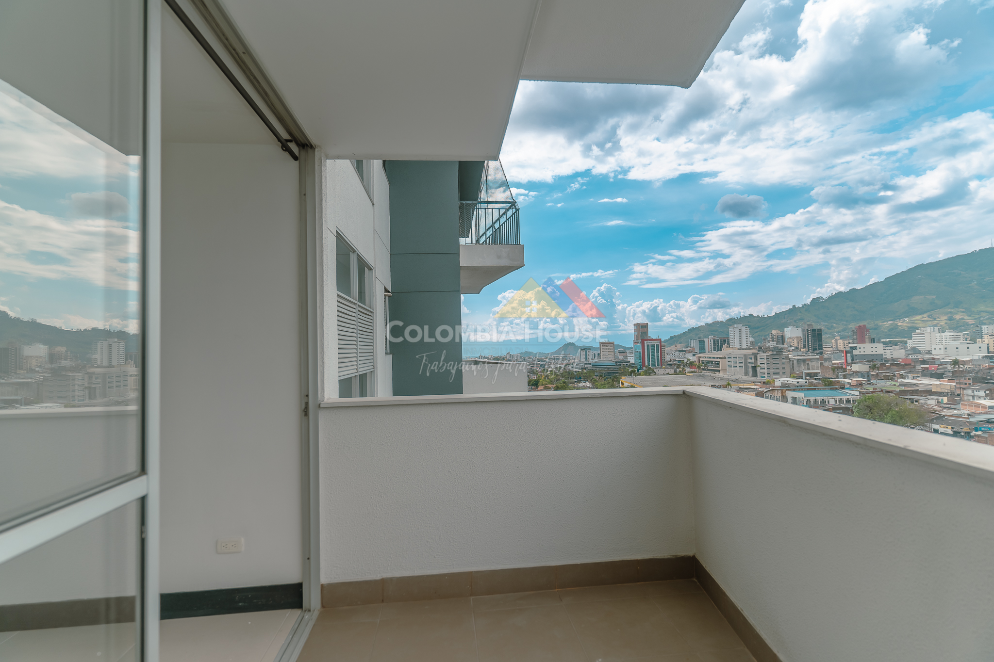 EN RENTA APARTAMENTO EN LA CIRCUNVALAR