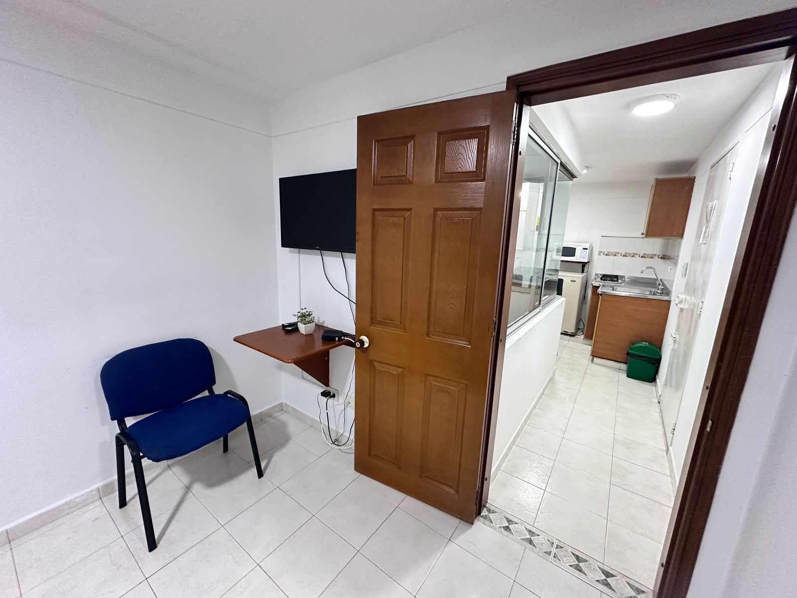 Imagen de EN RENTA APARTAESTUDIO AMOBLADO EN EL CENTRO 