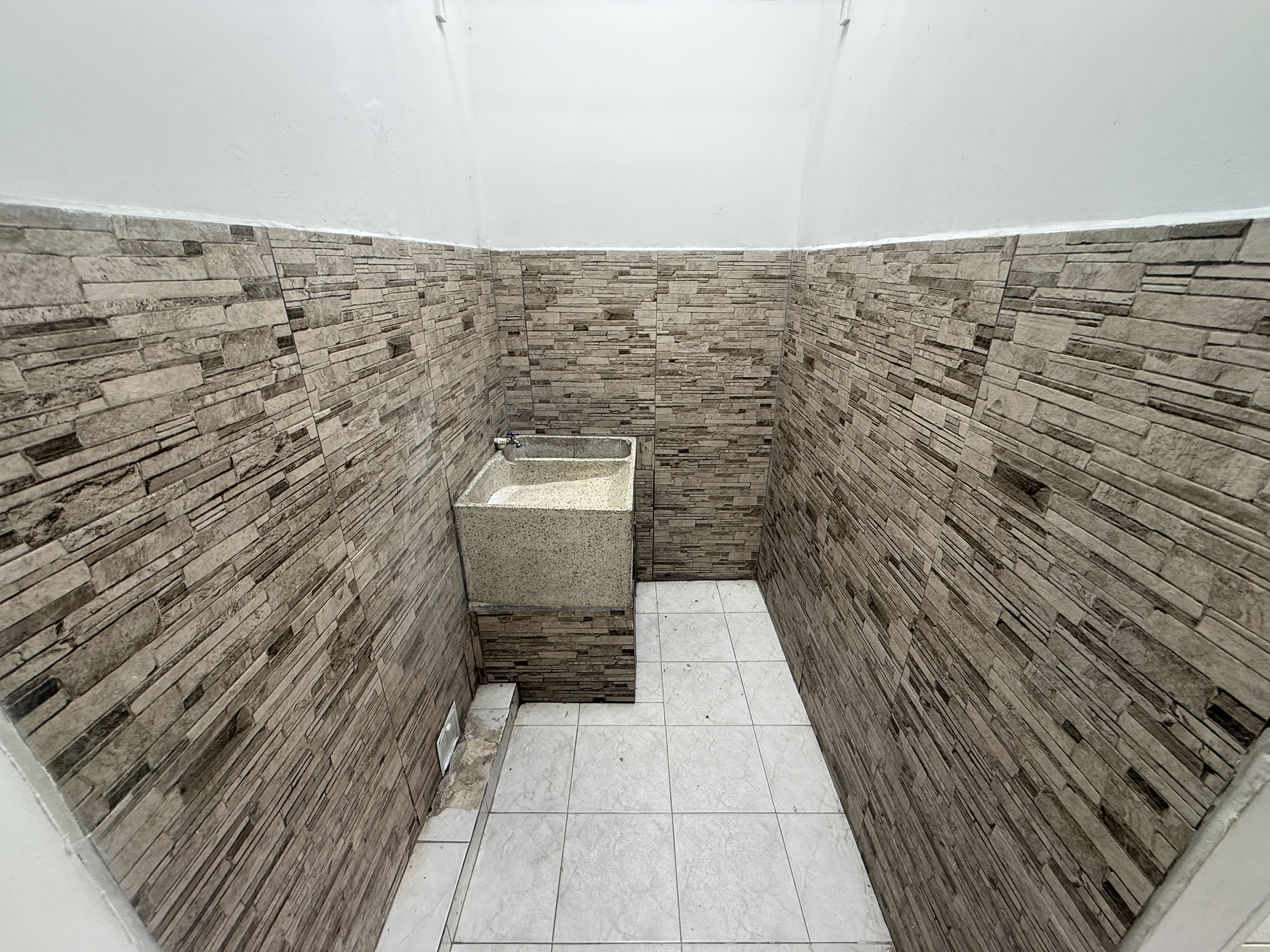 EN RENTA  APARTAMENTO PISO 3 EN EL BARRIO  LA VICTORIA