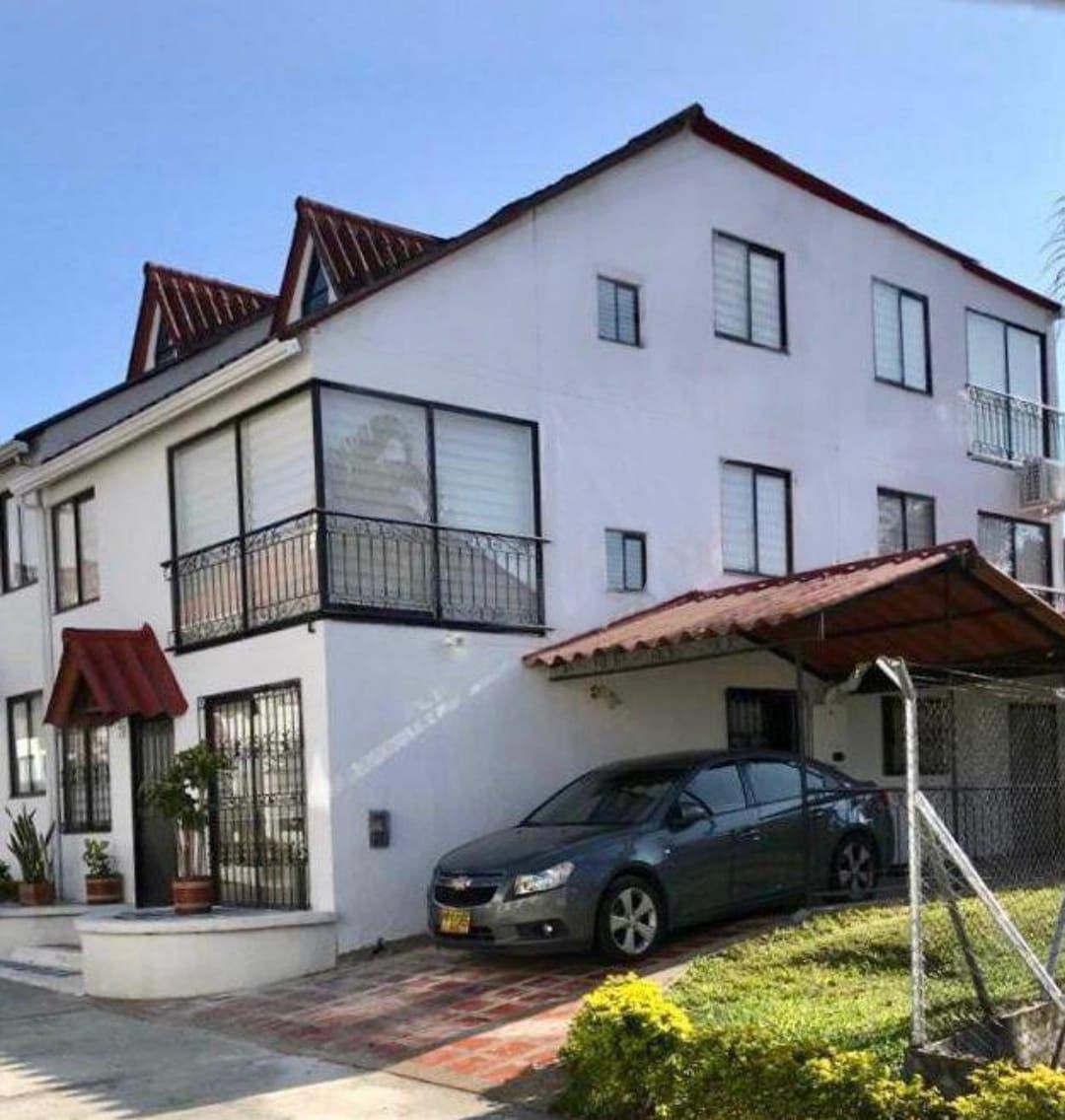 En Venta Hemosa y Amplia Casa Av Sur- Pereira