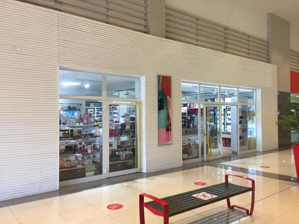 VENDO LOCAL EN C.C. EL DORADO, ACCESO PRINCIPAL SUR