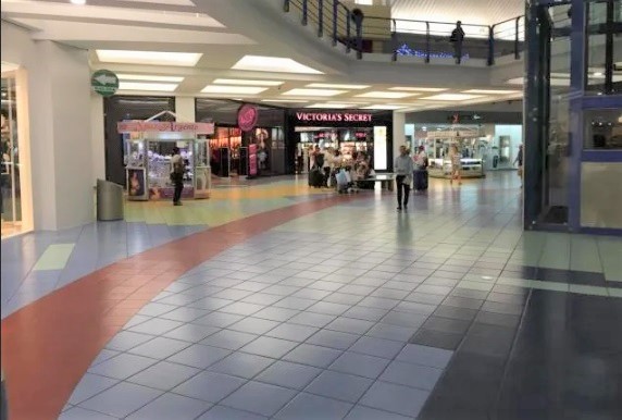 VENDO LOCAL ALBROOK MALL CON NEGOCIO