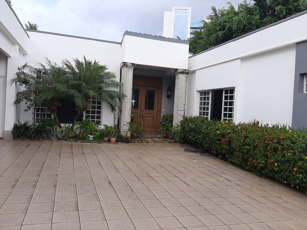 VENDO TERRENO CON 2 CASAS GRANDES EN SAN FRANCISCO 