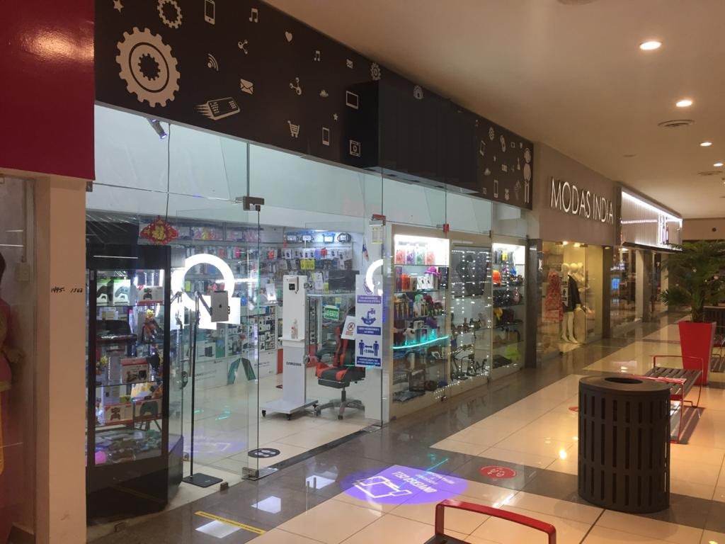 VENDO LOCAL EN C.C. EL DORADO, PASILLO CENTRAL