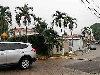 SE VENDE AMPLIA CASA EN VILLA LILLA SAN FRANCISCO  RR