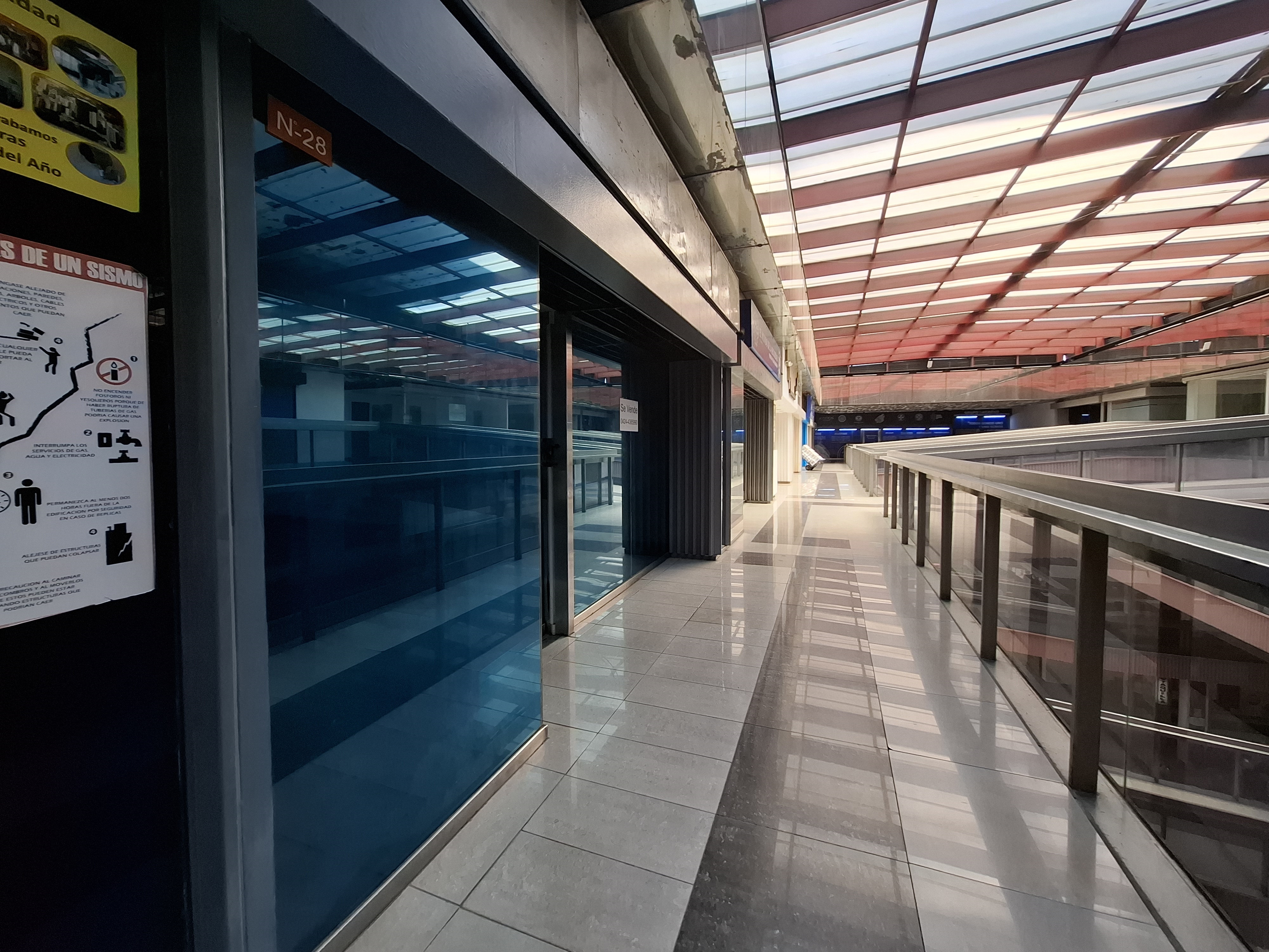 Local en Venta C.C. Camoruco Av. Bolivar Norte Valencia LA-8582116 - Foto 1