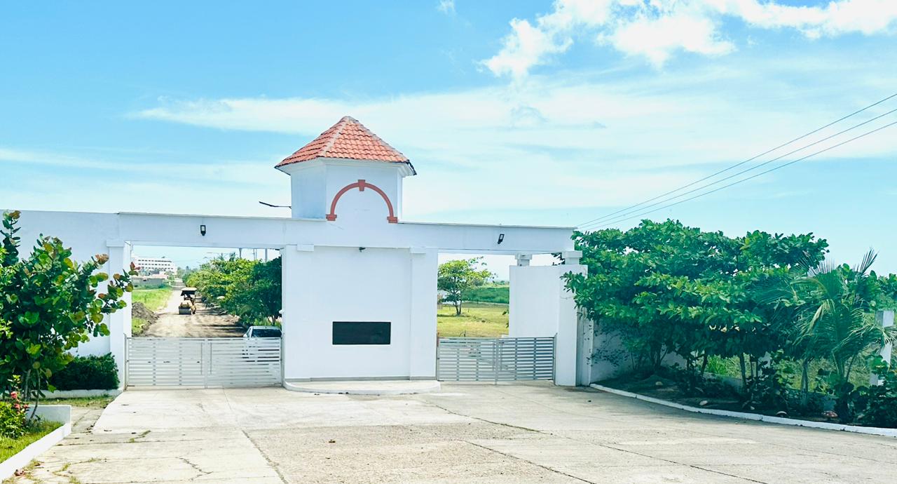 Lote en Condominio Privado Con Vista a la Playa. Venpermuto