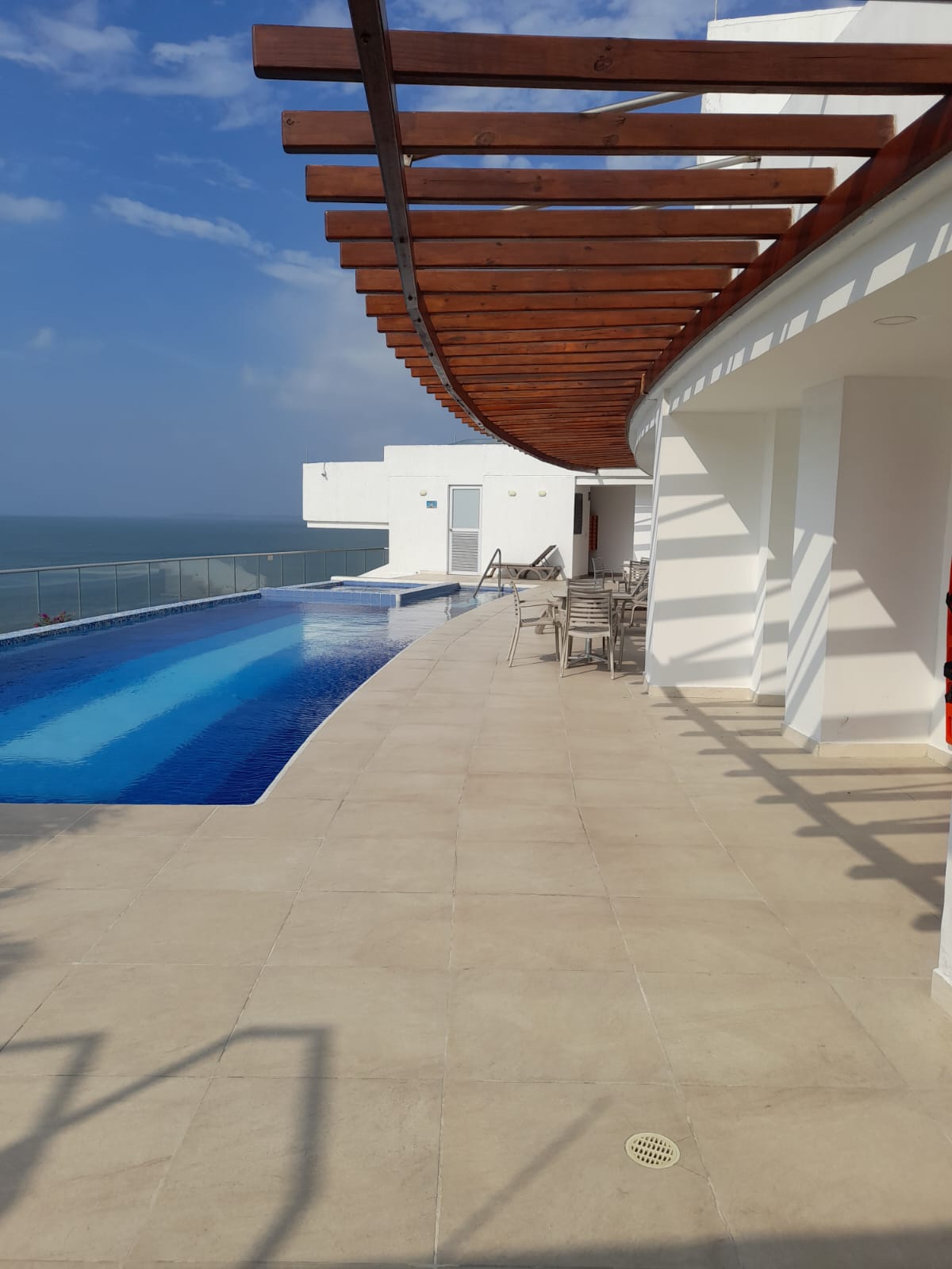 ARRIENDO APARTAMENTO AMOBLADO CRESPO- CARTAGENA
