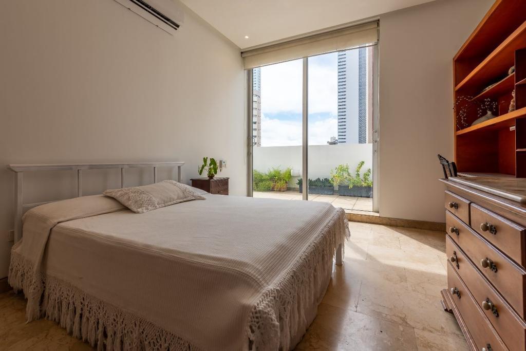 APARTAMENTO EN VENTA, BOCAGRANDE - CARTAGENA