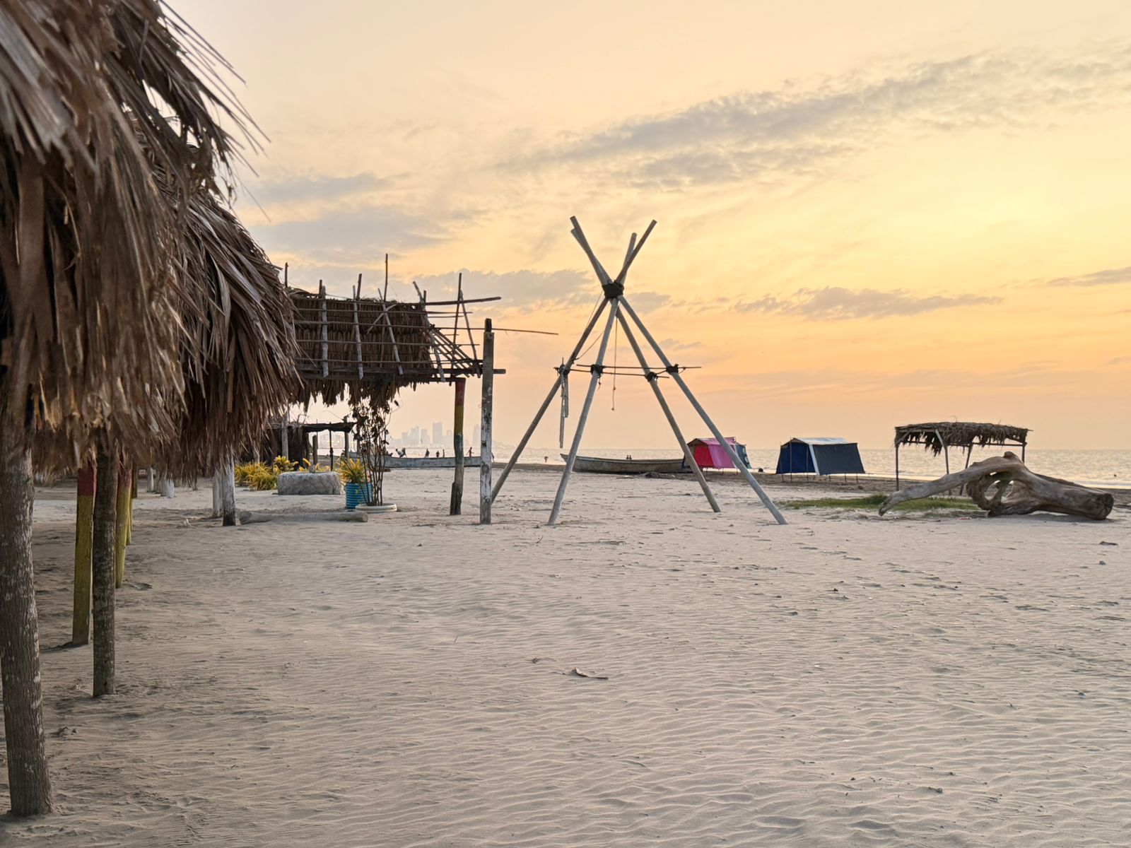 CASA EN VENTA LA BOQUILLA VACACIONAL DOS CUADRAS DE LA PLAYA