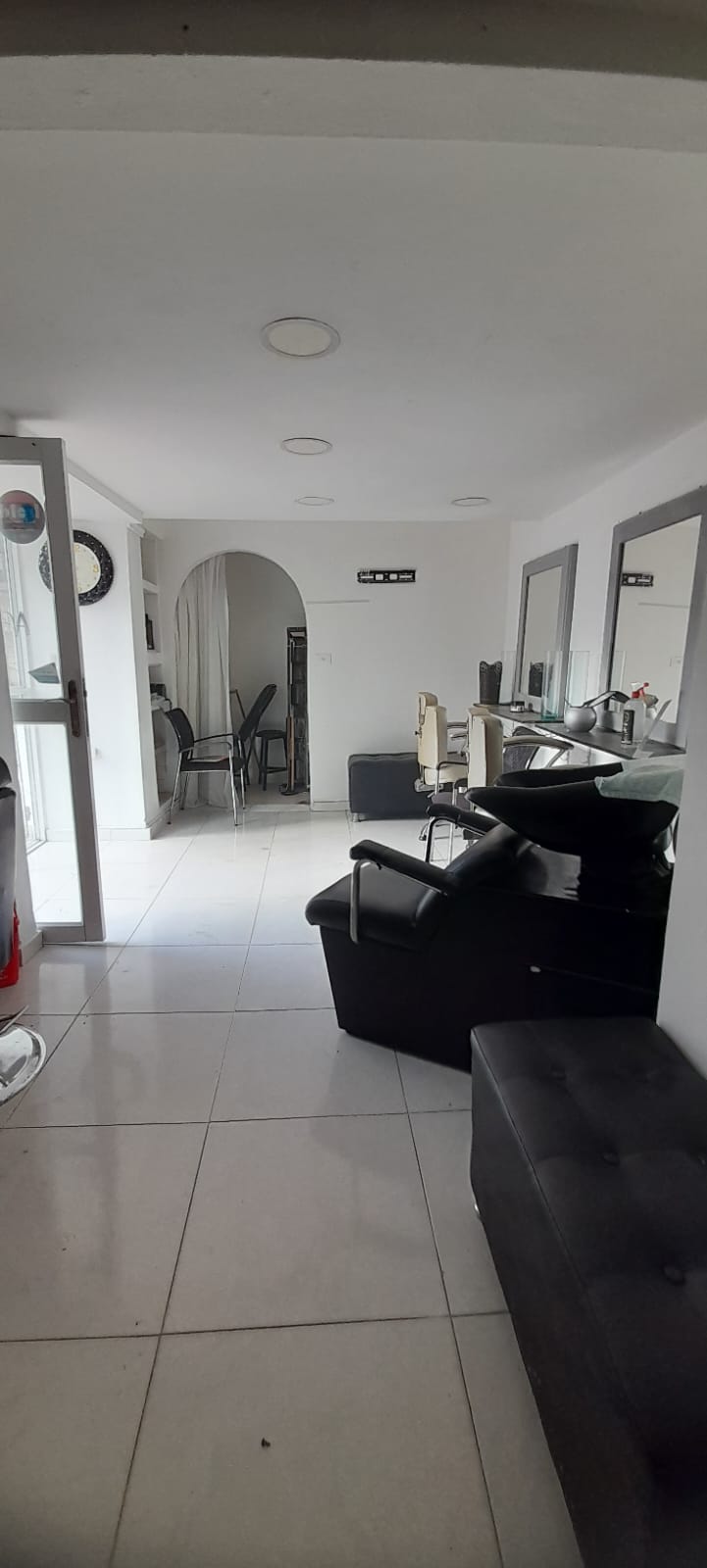 LOCAL AMOBLADO EN ARRIENDO MANGA - CARTAGENA