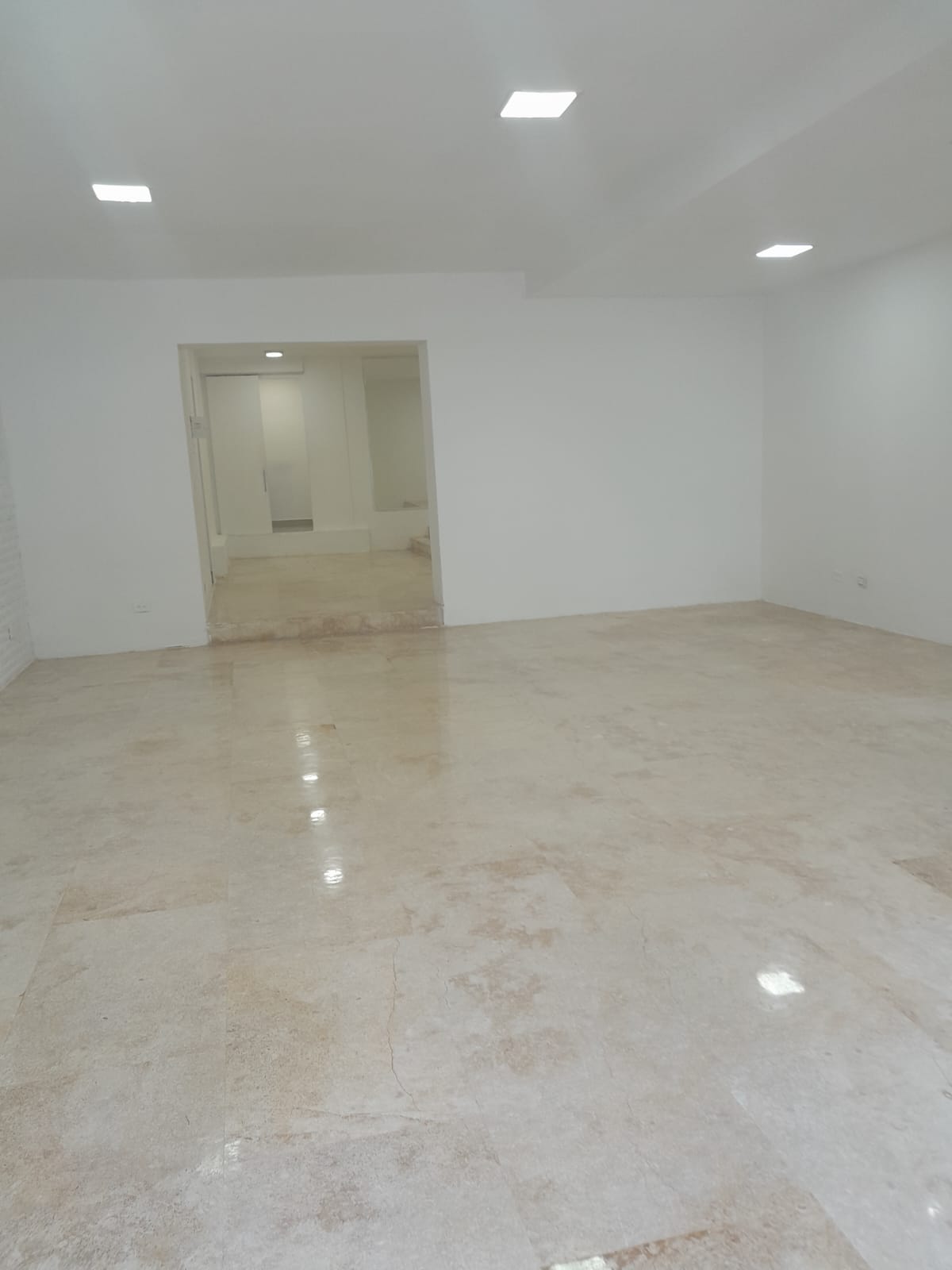 LOCAL EN ARRIENDO BOCAGRANDE - CARTAGENA