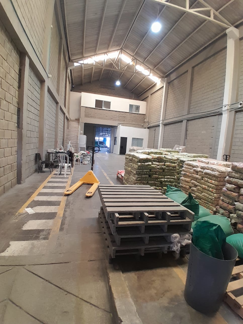 ARRIENDO BODEGA BOSQUE