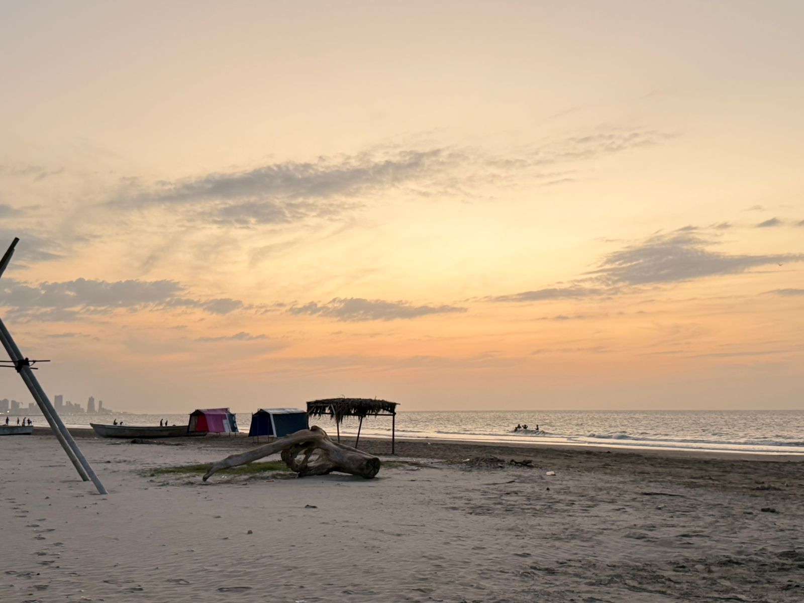 CASA EN VENTA LA BOQUILLA VACACIONAL DOS CUADRAS DE LA PLAYA