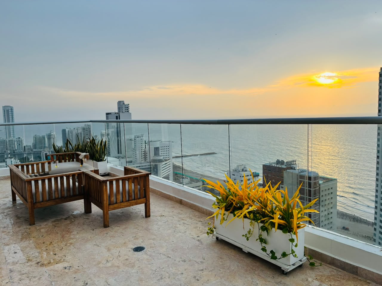 APARTAMENTO MIXTO EN VENTA BOCAGRANDE-CARTAGENA