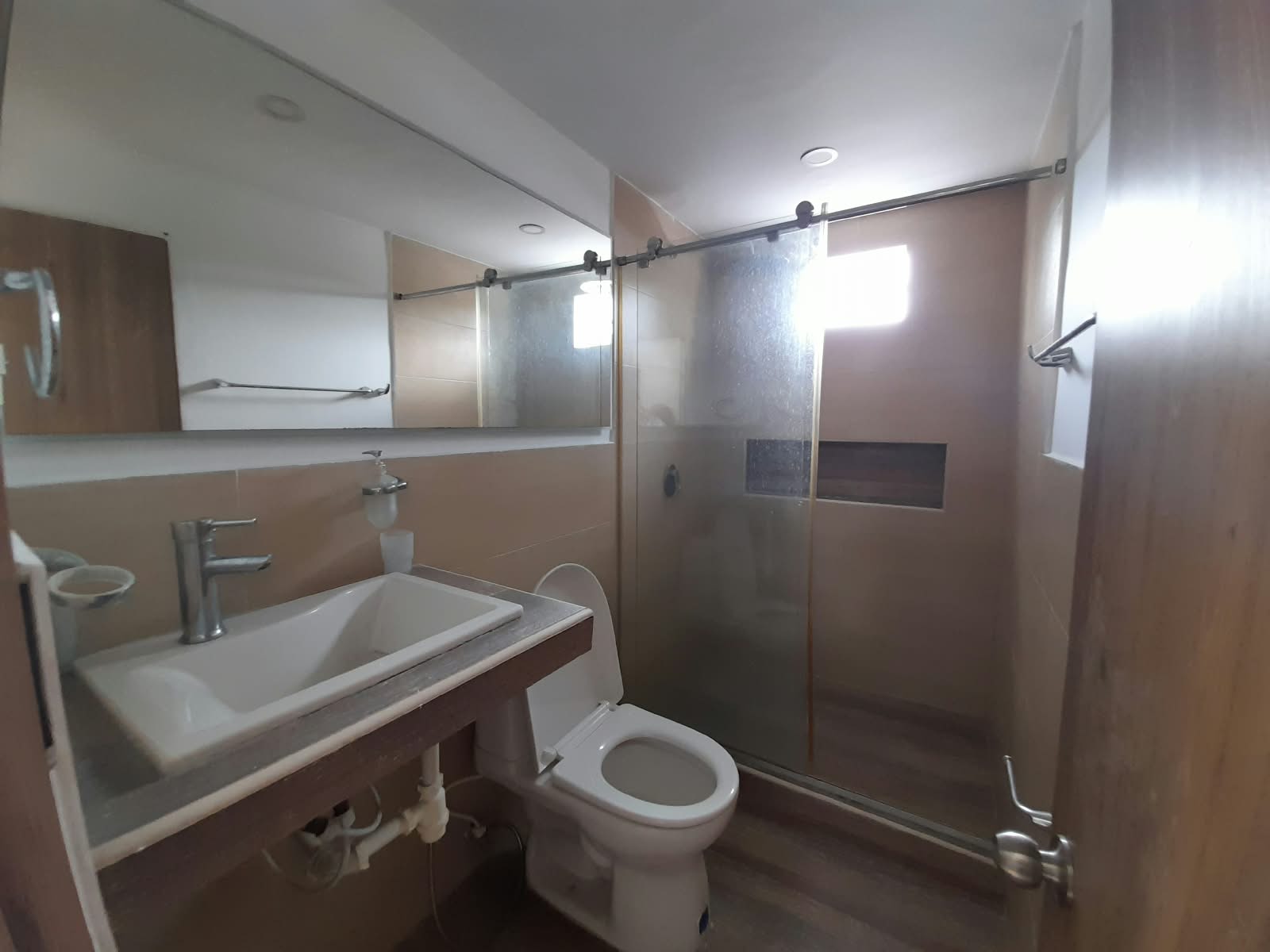 EN ARRIENDO CASA COMERCIAL Y/O RESIDENCIAL EN CRESPO - CARTAGENA