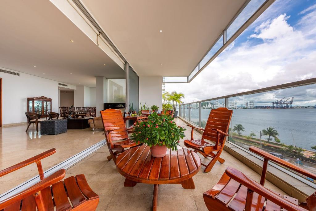 APARTAMENTO EN VENTA, BOCAGRANDE - CARTAGENA