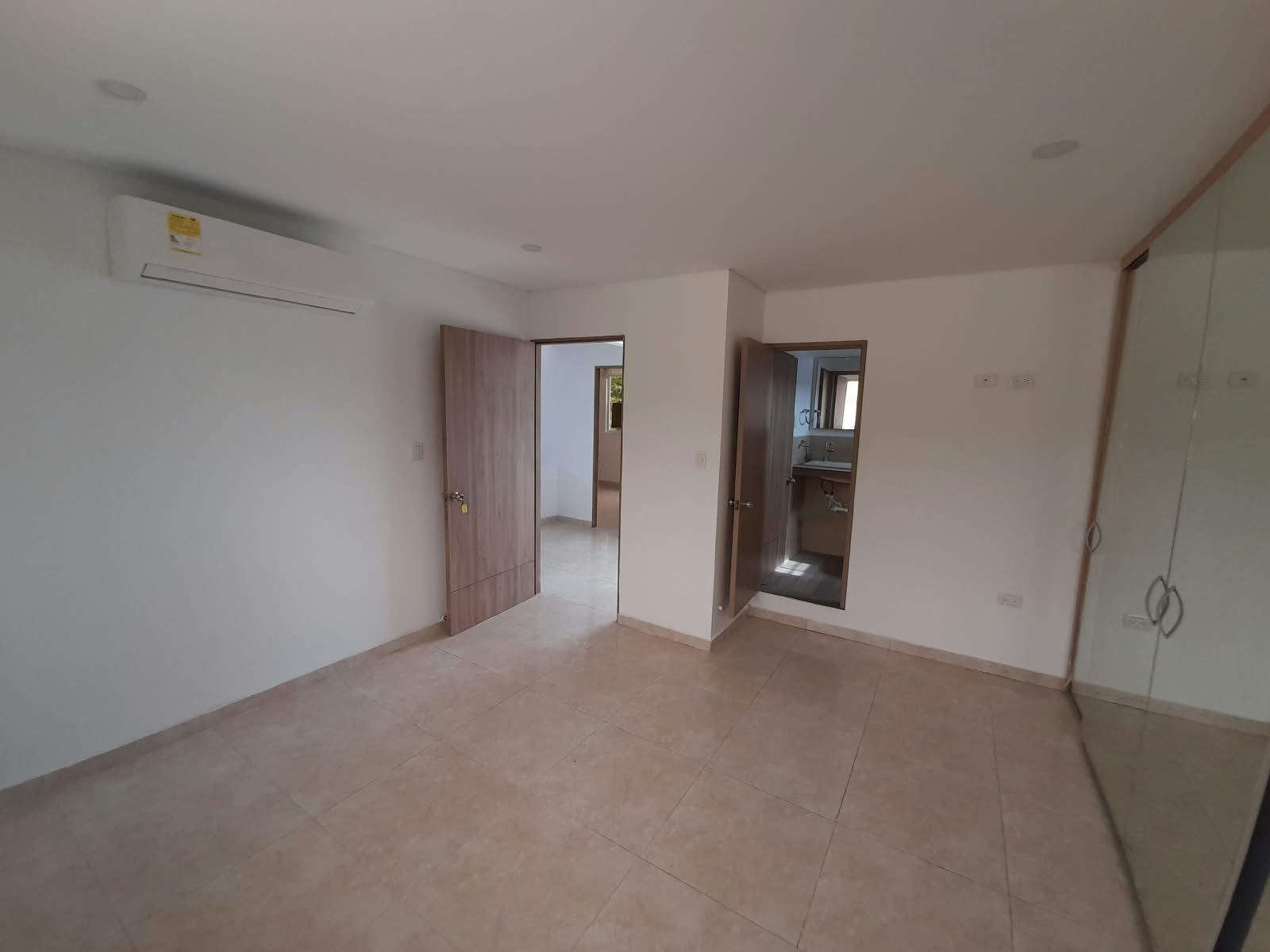 EN ARRIENDO CASA COMERCIAL Y/O RESIDENCIAL EN CRESPO - CARTAGENA