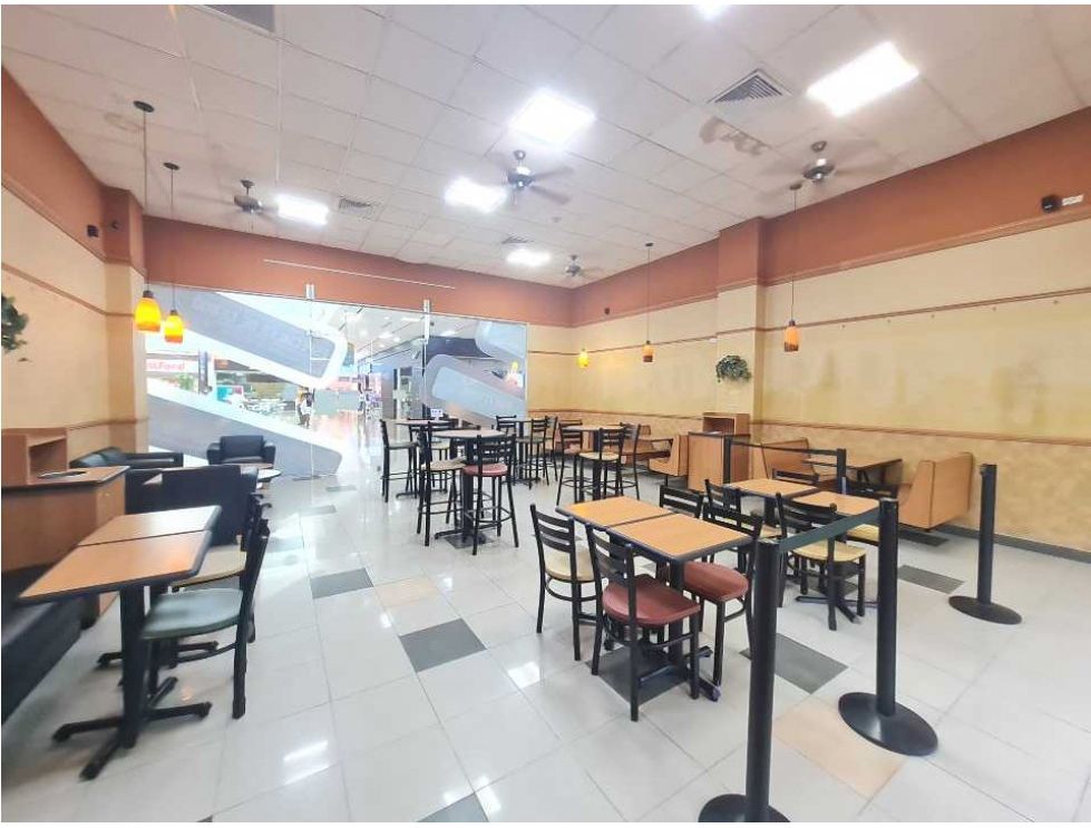 Vendo Local  en Caribe Plaza