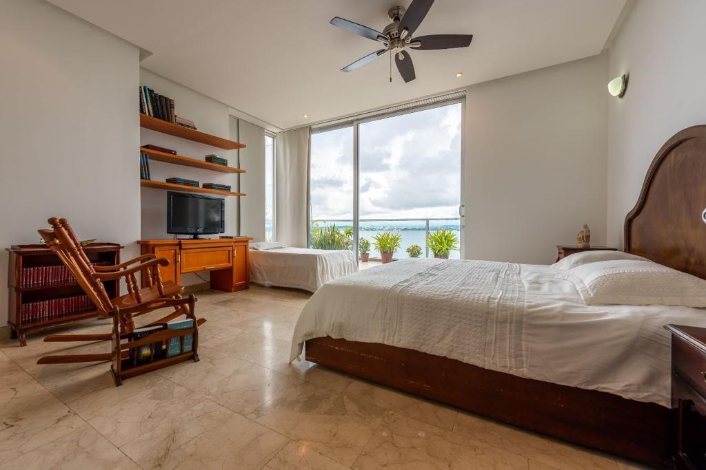 APARTAMENTO EN VENTA, BOCAGRANDE - CARTAGENA