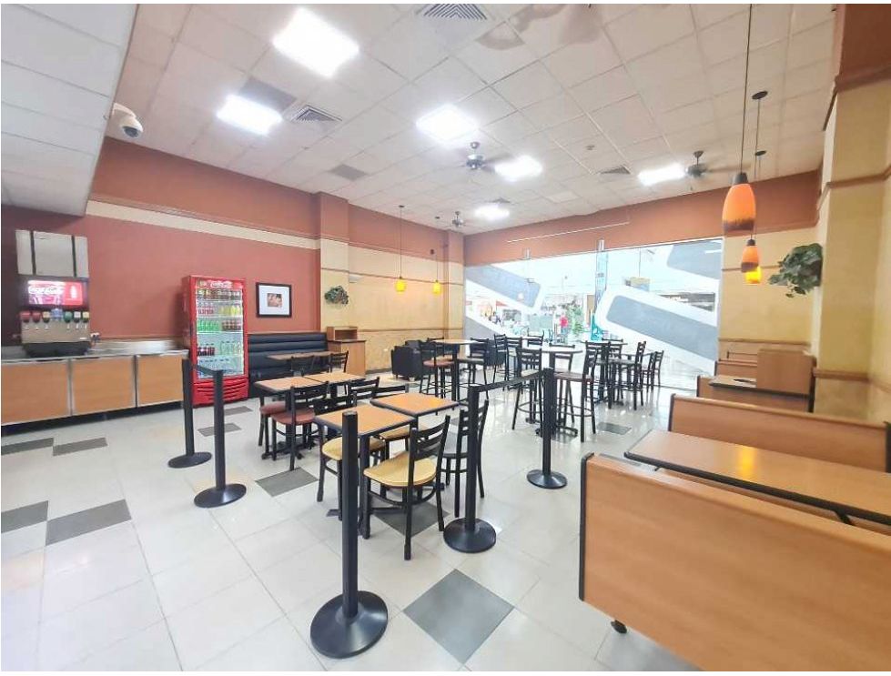 Vendo Local  en Caribe Plaza