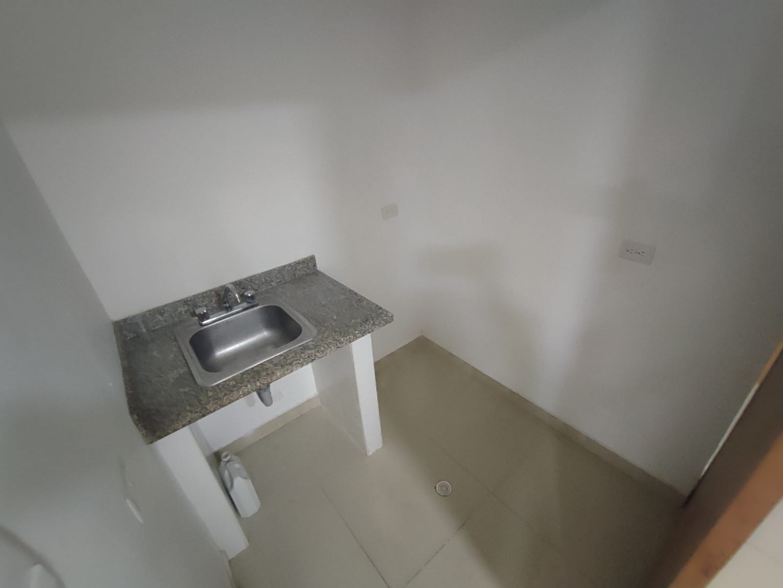 LOCAL EN ARRIENDO SANTA LUCIA - CARTAGENA