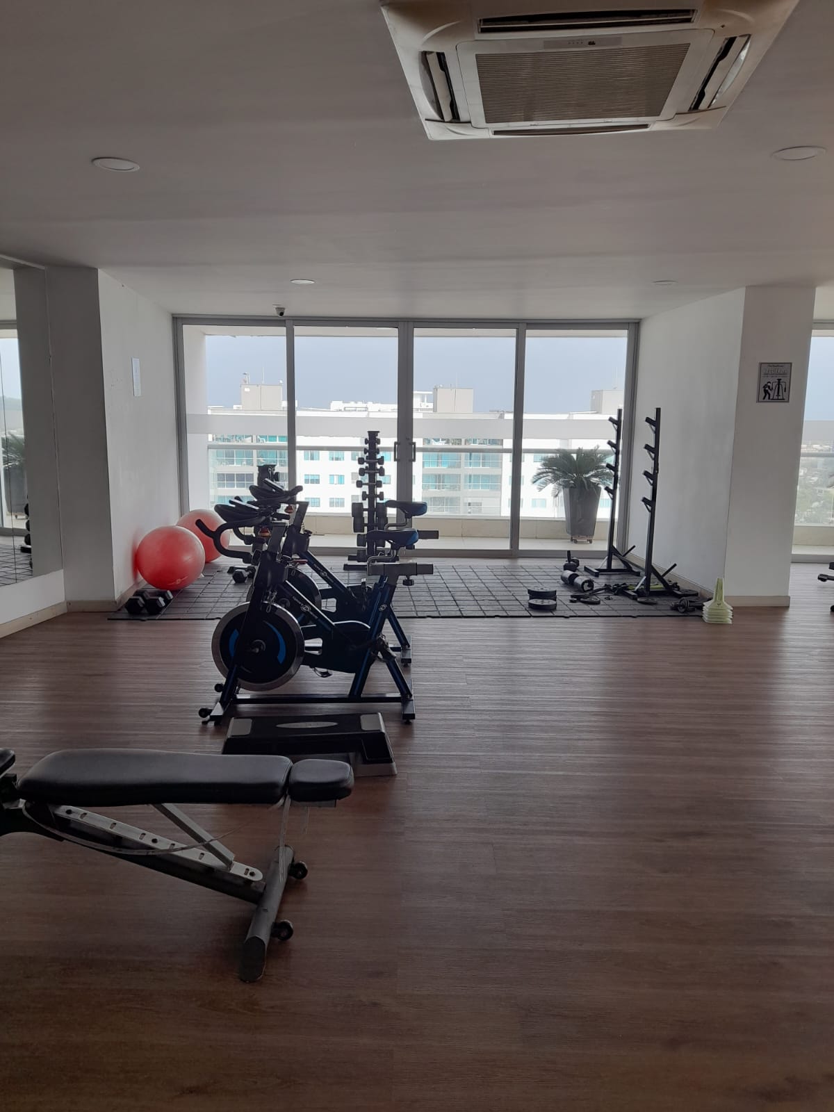 ARRIENDO APARTAMENTO AMOBLADO CRESPO- CARTAGENA