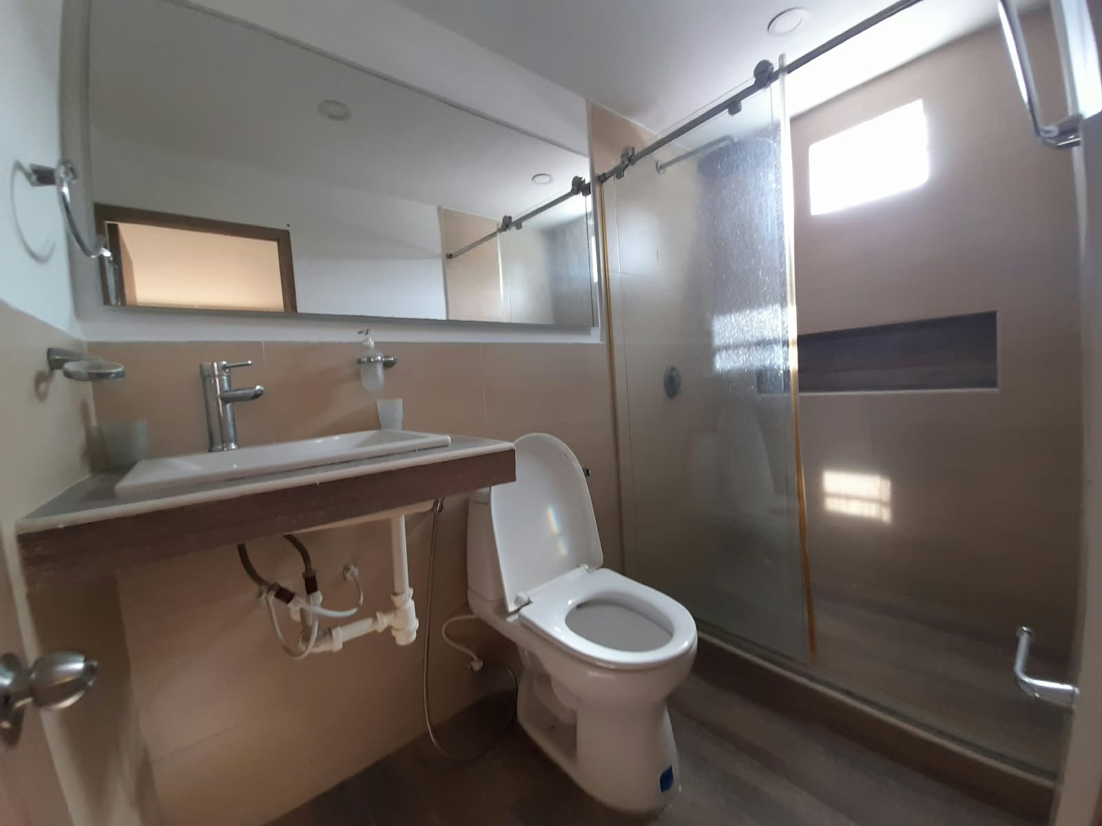 EN ARRIENDO CASA COMERCIAL Y/O RESIDENCIAL EN CRESPO - CARTAGENA