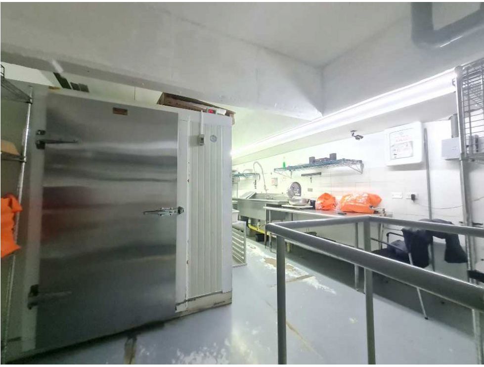 Vendo Local  en Caribe Plaza