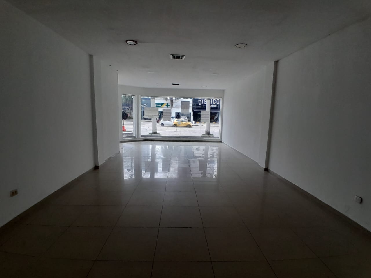 LOCAL EN ARRIENDO BOCAGRANDE - CARTAGENA