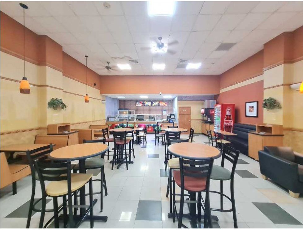 Vendo Local  en Caribe Plaza