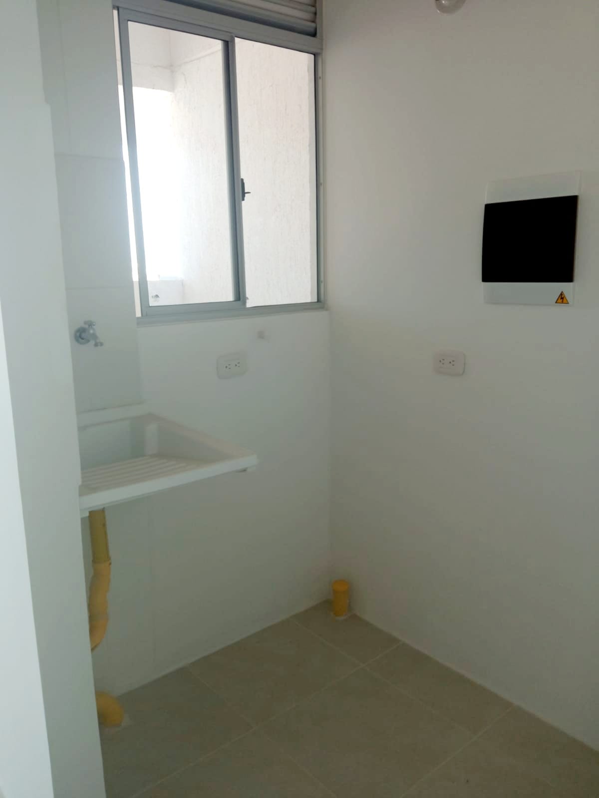 APARTAMENTO EN VENTA, ZONA INDUSTRIAL - CARTAGENA