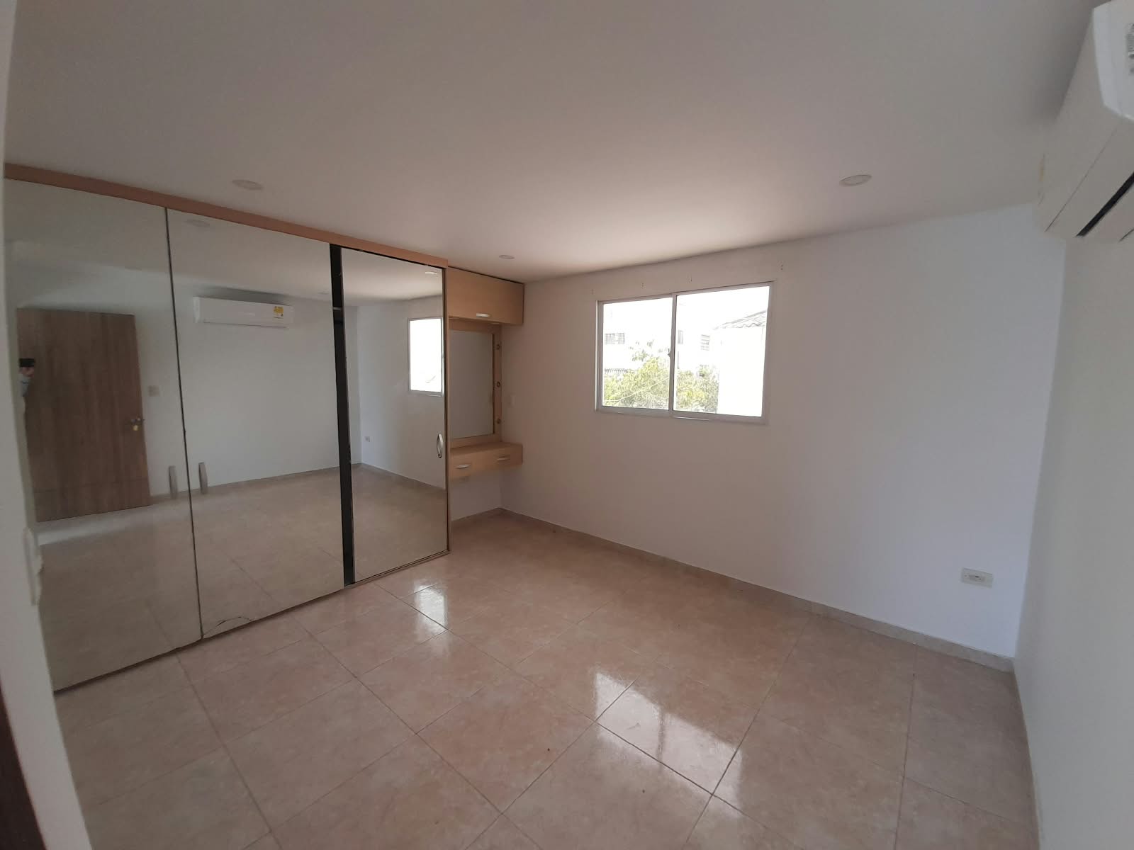 EN ARRIENDO CASA COMERCIAL Y/O RESIDENCIAL EN CRESPO - CARTAGENA