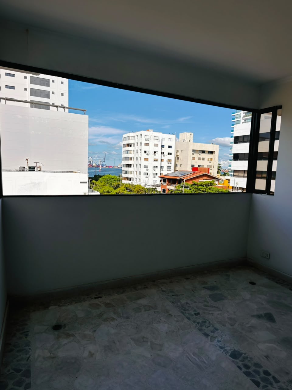 APARTAMENTO EN VENTA MAS APARTAESTUDIO EN CASTILLOGRANDE-CARTAGENA